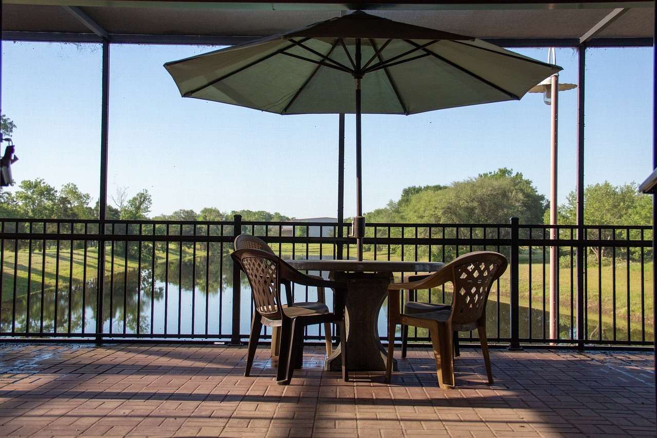 Frugal Outdoor Party Lighting & Budget Decor Tips