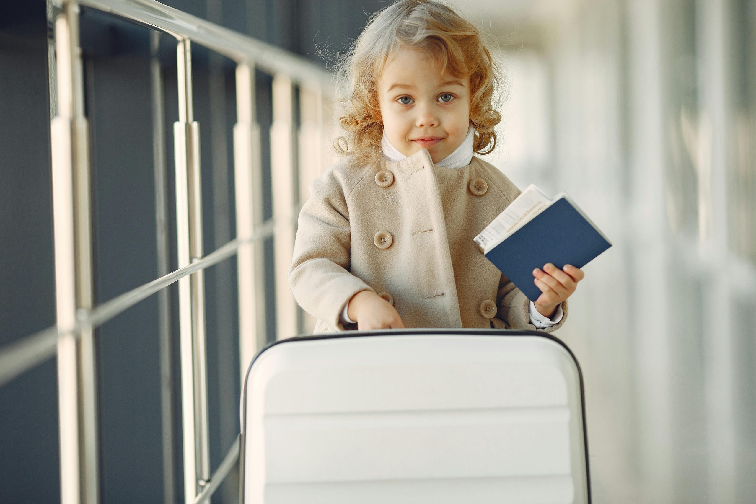Toddler Travel: Mastering In-Flight Meals and Snacks