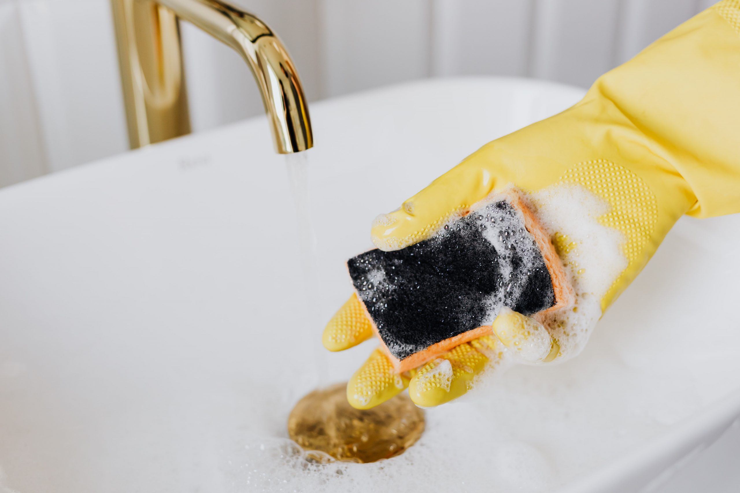 Stretch Your Sponge Supply: Smart Savings on Everyday Scrubbers